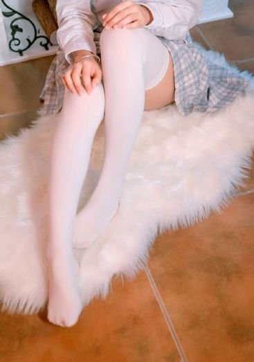 美女掌掴男子称其摸大腿_BD英语免费在线观看