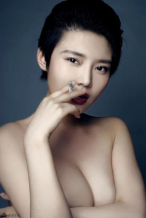蕾丝向日葵绿巨人app_720电影在线观看