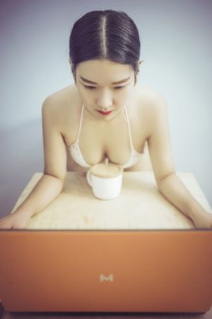 电车痴汉在线_2019国语AV首页