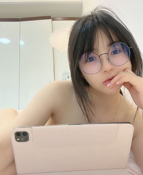 亚洲乱伦激情四射_1080P高清完整版